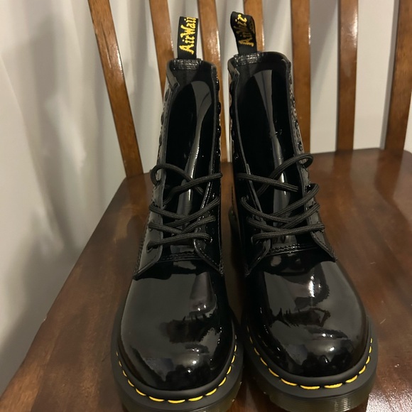 DR. MARTENS 11821 Women's Boot Patent Leather Combat Boots Black size 5 - Picture 4 of 7